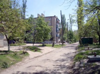 Мусор во дворе дома Мусор во дворе дома
